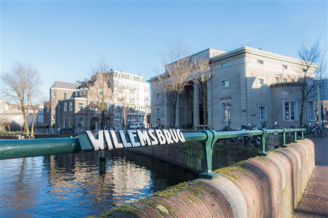 Willemsbrug met op de achtergrond de Willemspoort.
              <br/>
              Marcel Westhoff, januari 2016